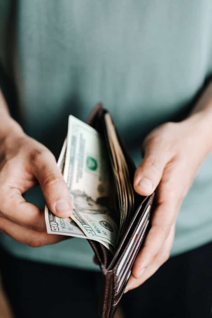 Do Long-Distance Movers Really Need a Deposit? What’s Normal (and What’s a Red Flag)