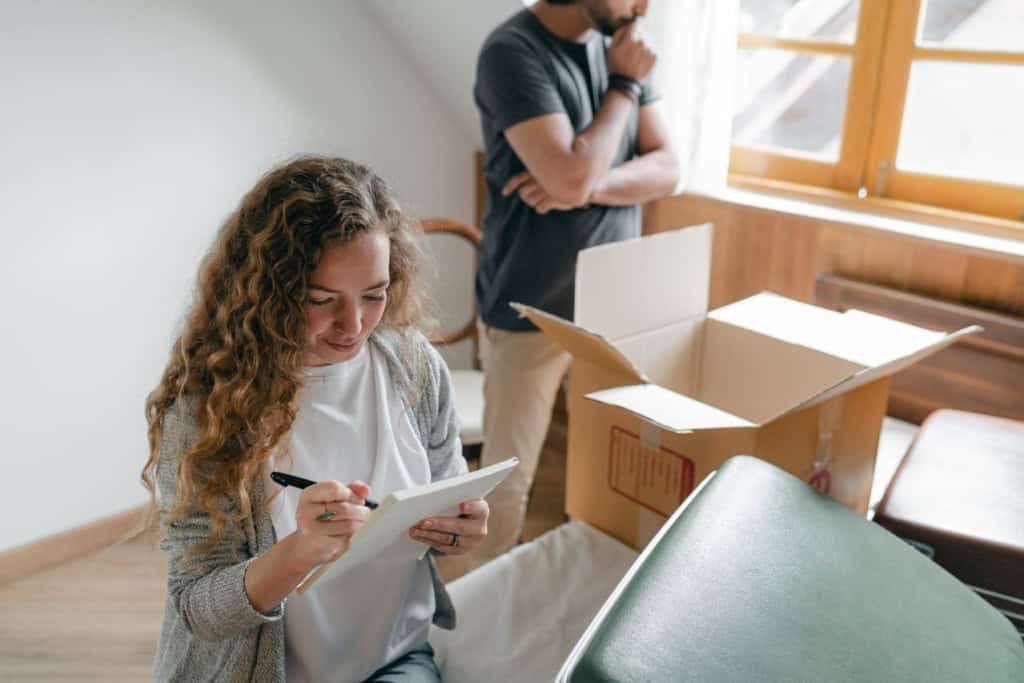 Binding vs. Non-Binding Moving Estimates: Which One Protects You?